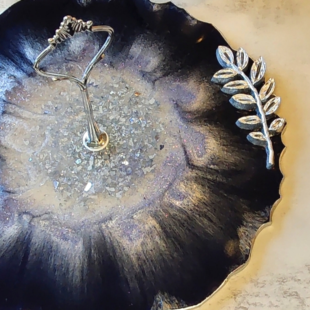 Resin Stand and Coasters Set - Picture 3 of 3